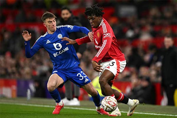 แมนเชสเตอร์ ยูไนเต็ด เปิดบ้านพลิกเชือด เลสเตอร์ ซิตี้ 2-1