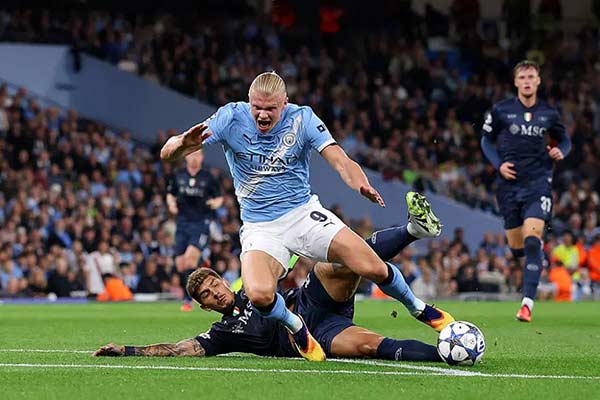 แมนฯ ซิตี้ประเดิมแชมเปี้ยนส์ลีกหรู! ฮาลันด์ - โดกูซัดดับนาโปลี 10 คน 2-0